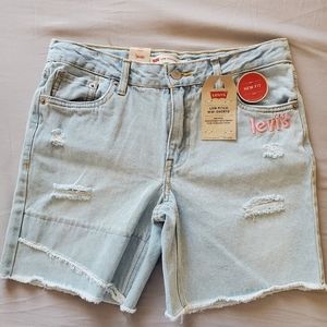 Levi's low pitch midi short